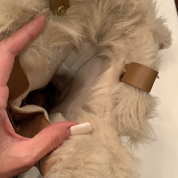 Sorel Tan and Black Winter Boots - Picture 10 of 11